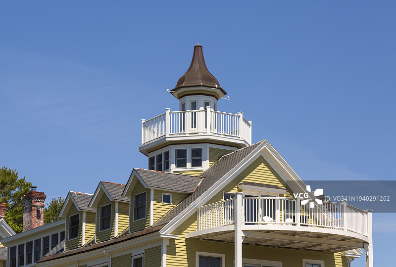 维多利亚式住宅上的圆顶和观景台图片素材