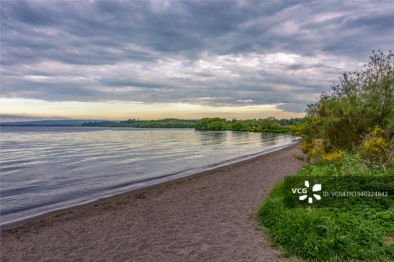 英国珀斯和金罗斯海滩的壮丽景色图片素材