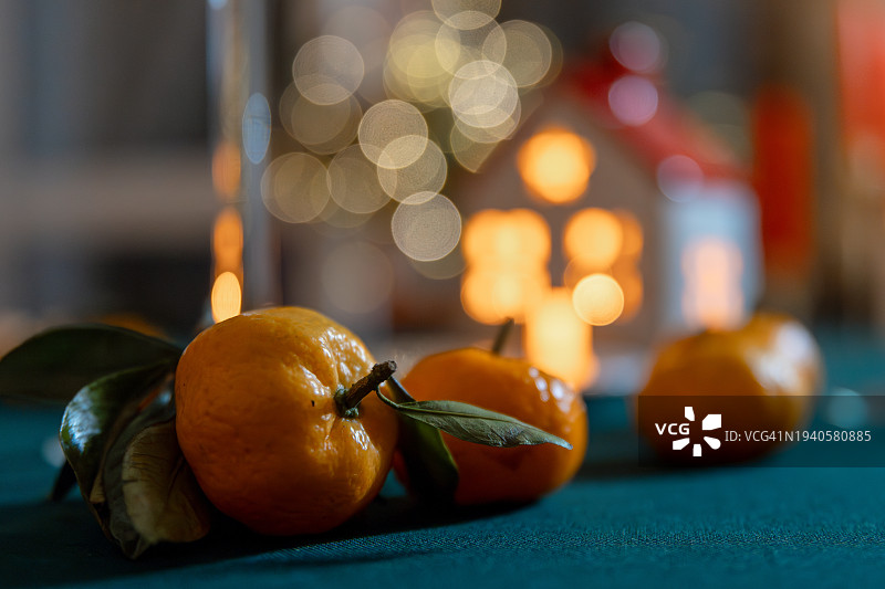 桌子上的橙子特写图片素材