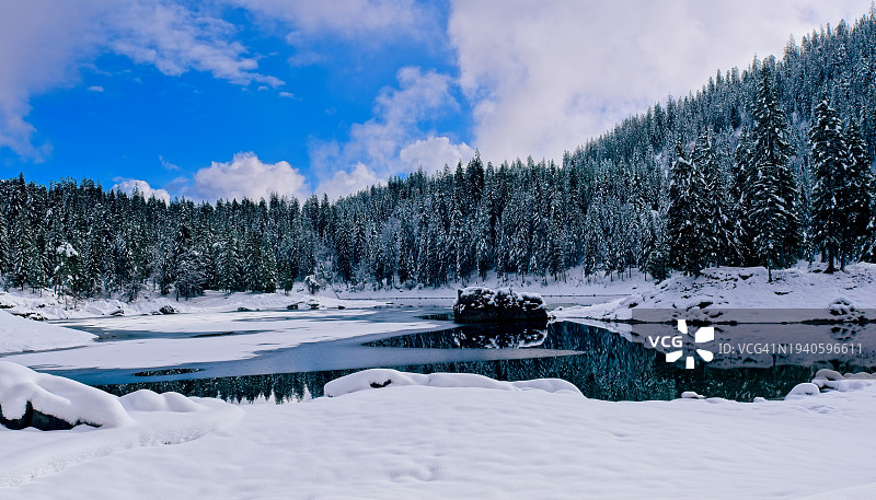 瑞士弗利姆斯雪景风光图片素材