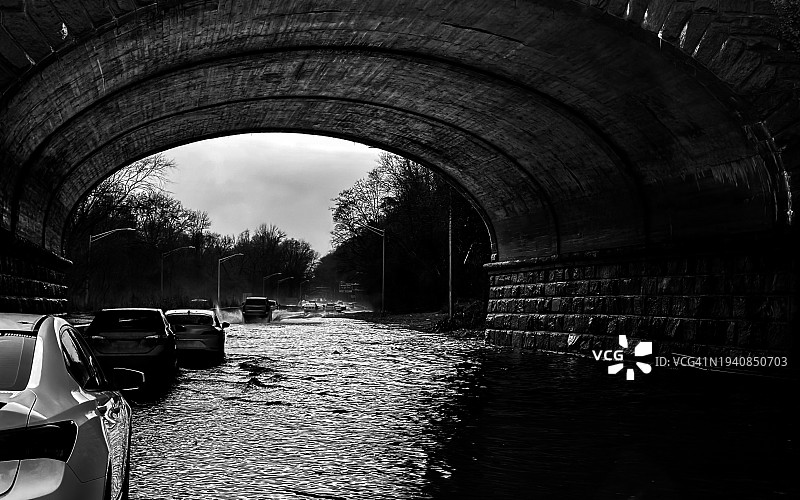 被洪水淹没的道路图片素材