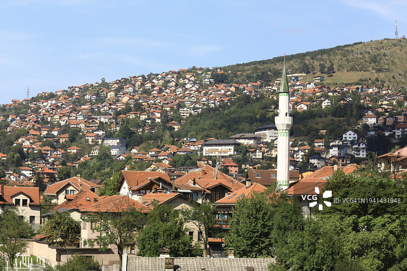 波斯尼亚和黑塞哥维那山坡上的住宅区图片素材