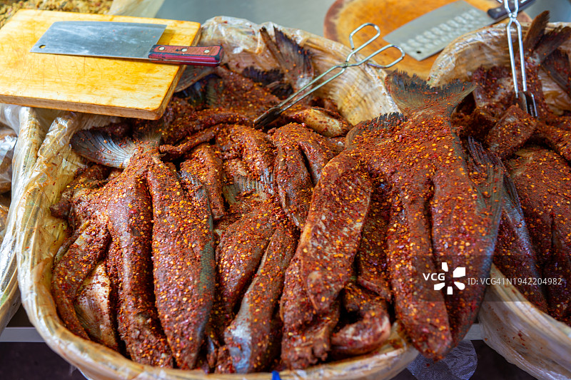 预腌鱼片出售中图片素材