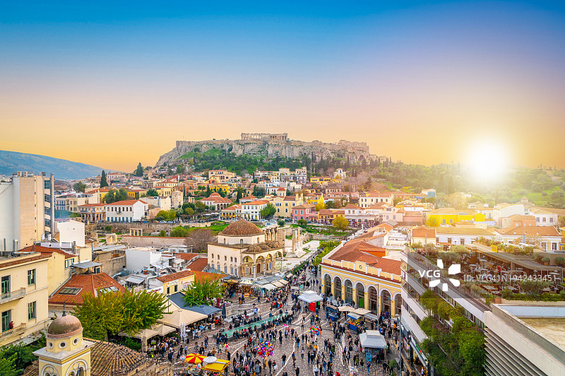 希腊雅典老城和日落时的雅典卫城图片素材