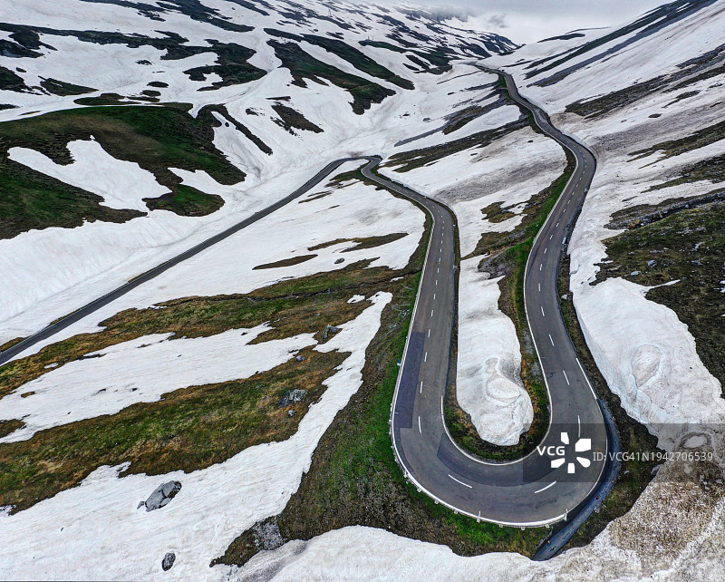 克劳森山口高山公路的航拍景色图片素材