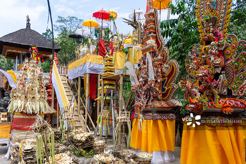 巴厘岛印度教祭品与装饰（圣泉寺祈祷活动）图片素材