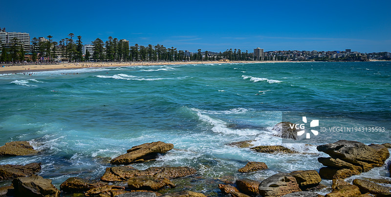 南太平洋沿岸的曼利海滩 - 澳大利亚新南威尔士州曼利图片素材