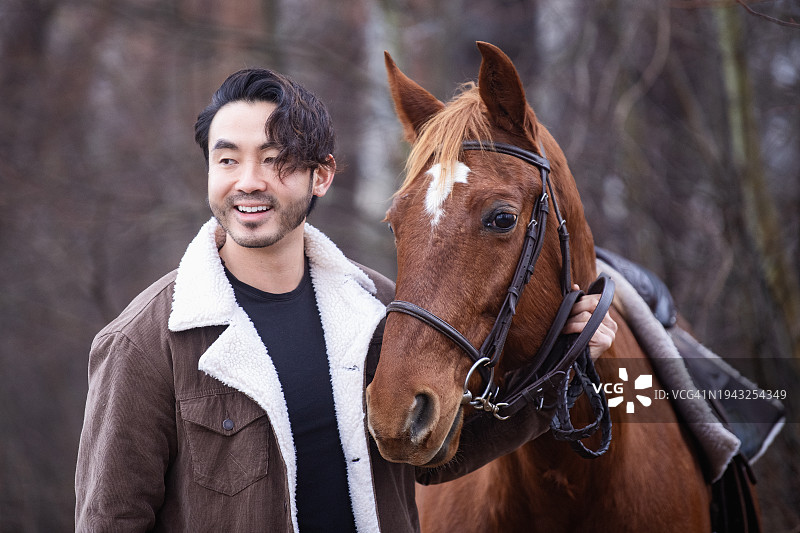 男人和马图片素材