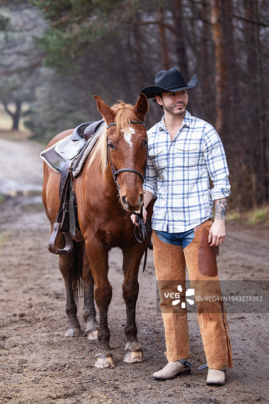 男人和马图片素材
