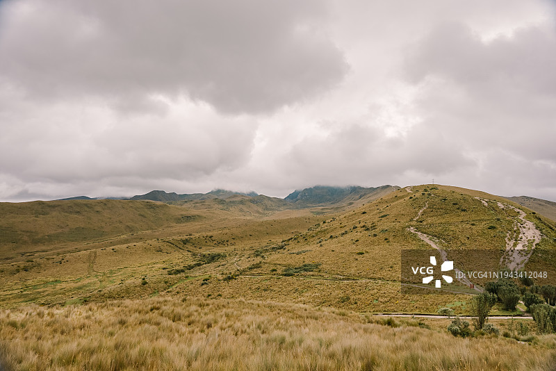 从火山观景点看到的鲁库·皮钦查山图片素材