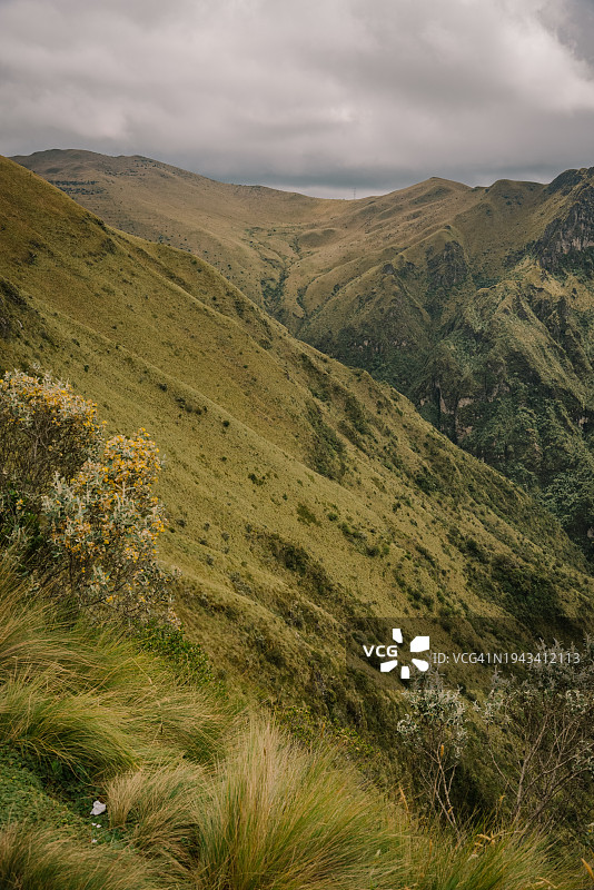 从火山观景点看到的鲁库·皮钦查山图片素材
