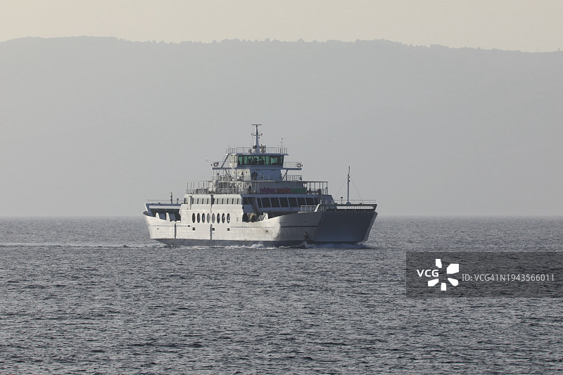 双体船型客运渡轮图片素材