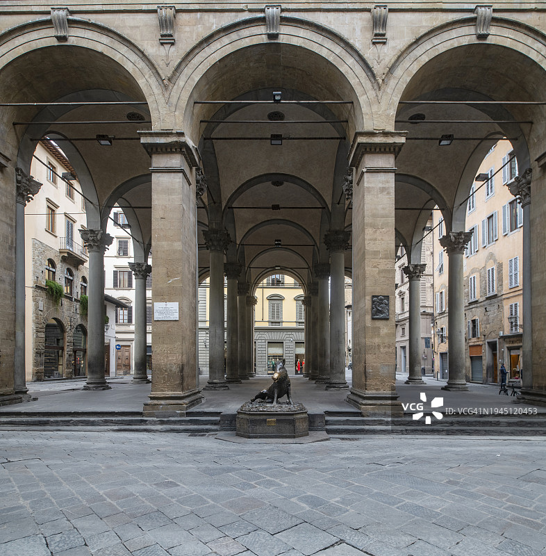 托斯卡纳，佛罗伦萨，小猪青铜雕像凉廊或新市场拱廊图片素材