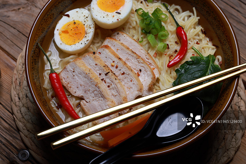 香辣鸡肉拉面图片素材