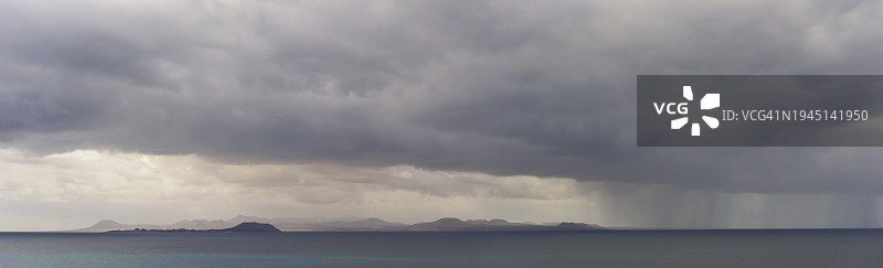 从帕帕加约角眺望富埃特文图拉岛图片素材