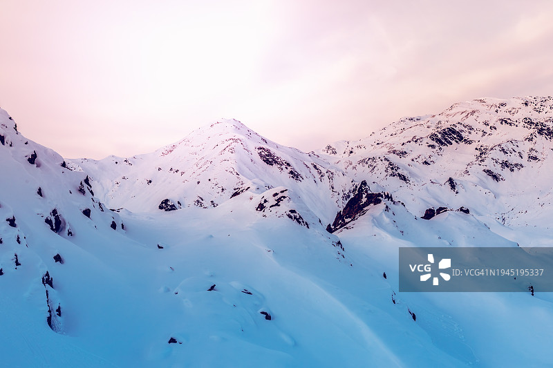 奥地利蒂罗尔的高山冬季景观图片素材