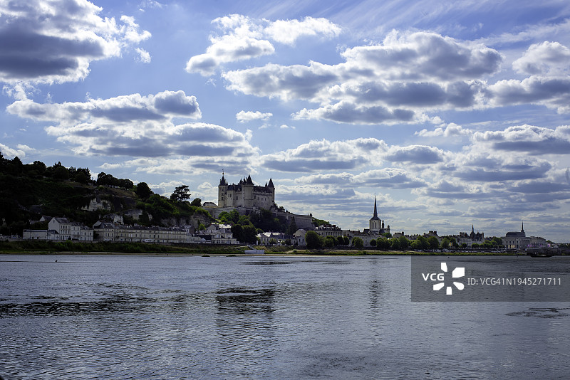 索米尔城堡：城市与卢瓦尔河之上的城堡图片素材