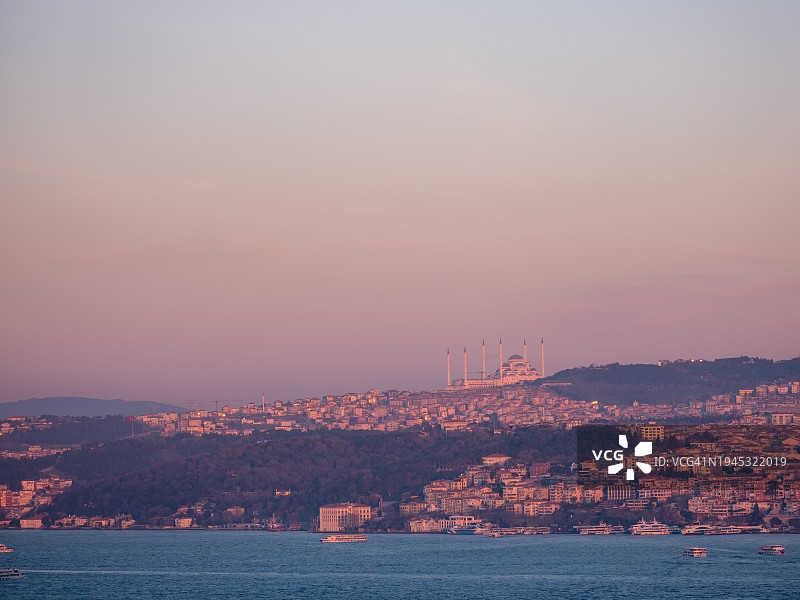 伊斯坦布尔博斯普鲁斯海峡的亚洲日落图片素材