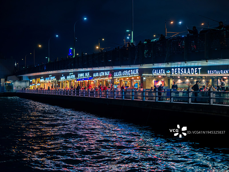夜幕下的加拉塔大桥（细节）图片素材