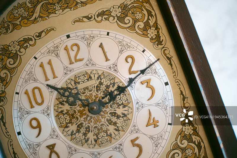 老旧挂钟特写图片素材