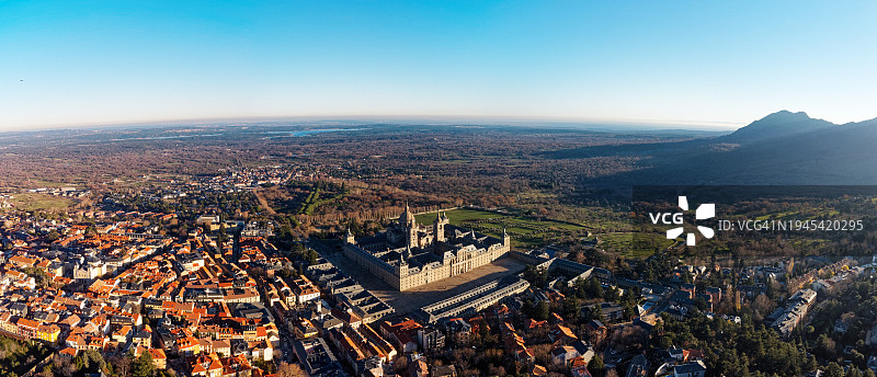圣洛伦索-德埃尔埃斯科里亚尔全景航拍图片素材