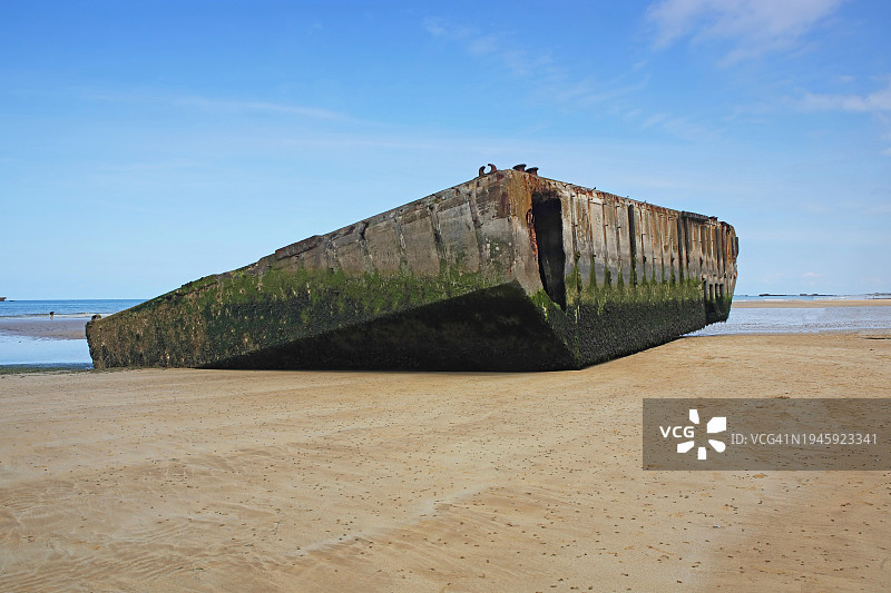 二战：法国诺曼底海岸线的米尔贝里港（阿罗芒什）图片素材