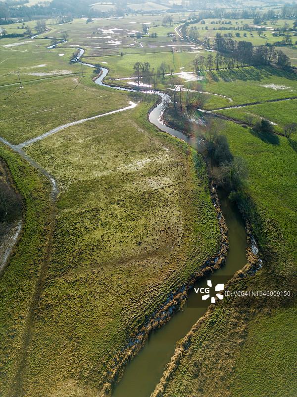 韦弗尼河，位于英国萨福克郡邦盖镇的边缘图片素材