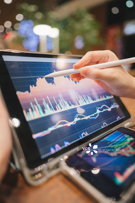 大数据财富管理投资概念下的投资银行图片素材