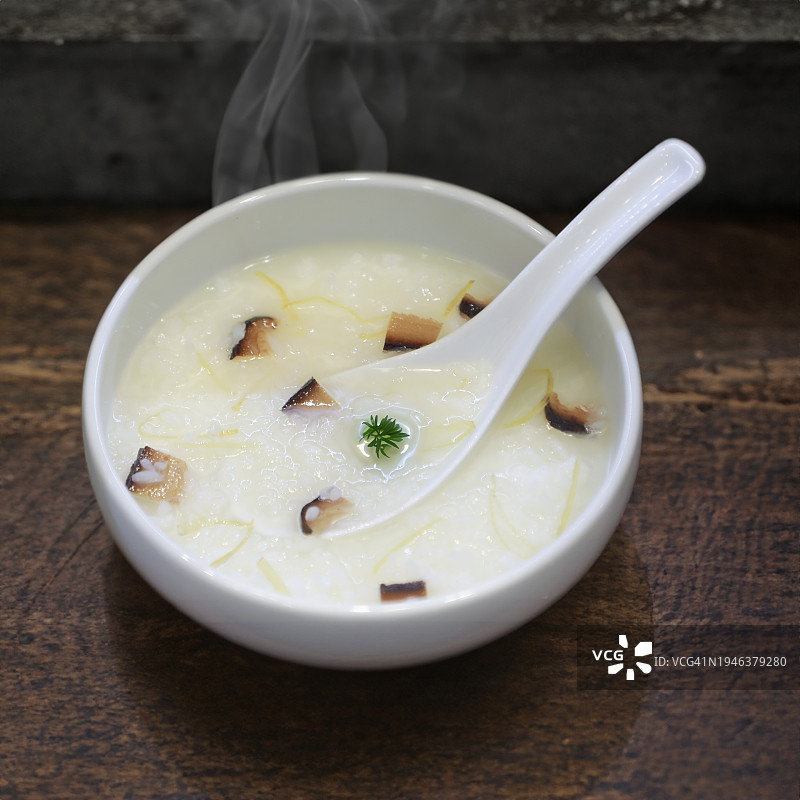 一碗舒适：扇贝粥图片素材