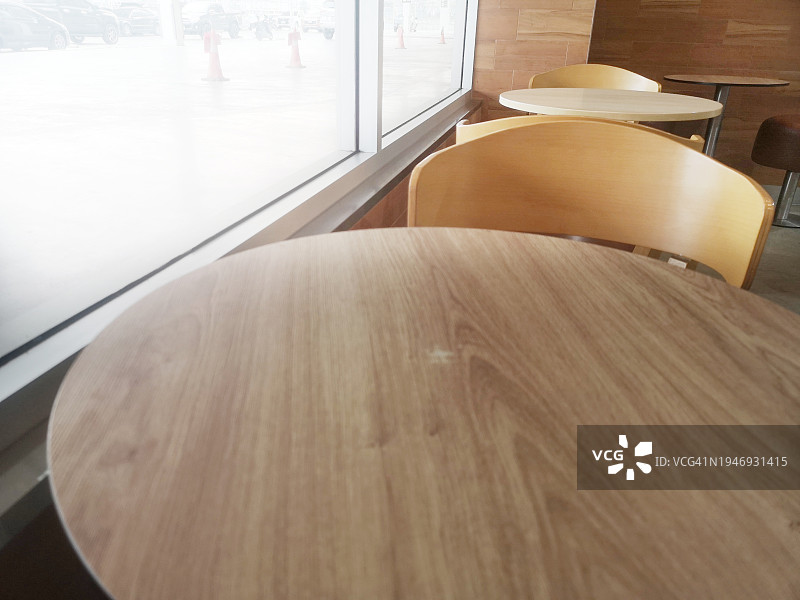 空木圆桌图片素材