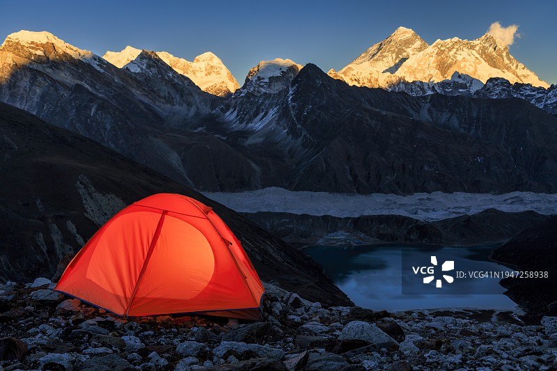 从尼泊尔喜马拉雅山脉的Renjo La观珠穆朗玛峰图片素材