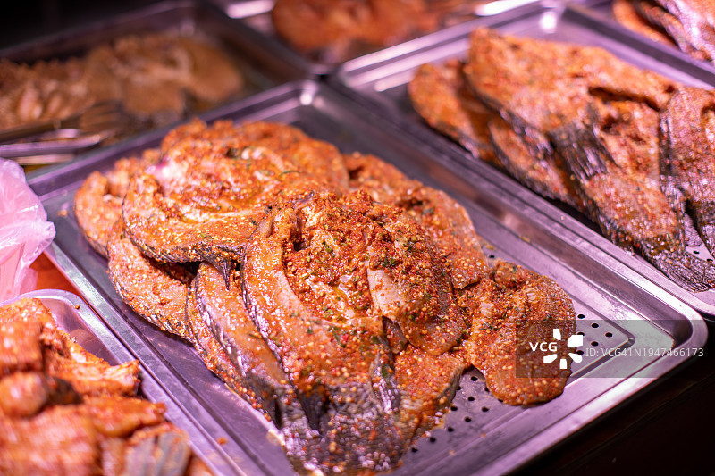 市场上出售的腌鱼图片素材