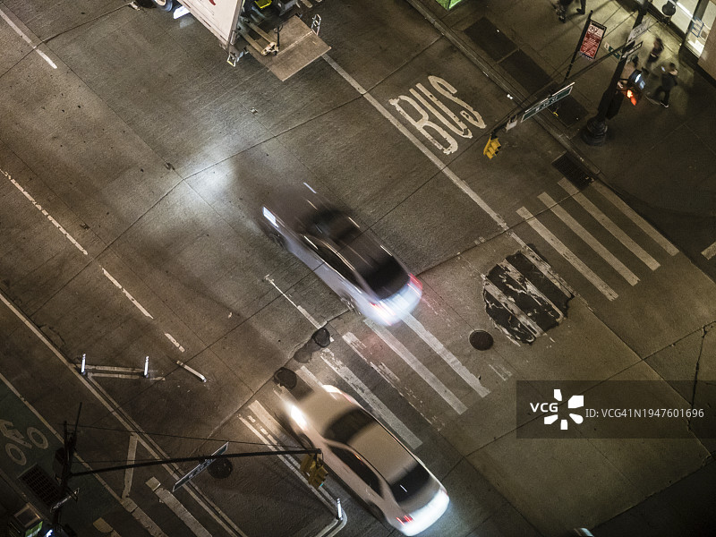 纽约曼哈顿中城夜间道路交通图片素材