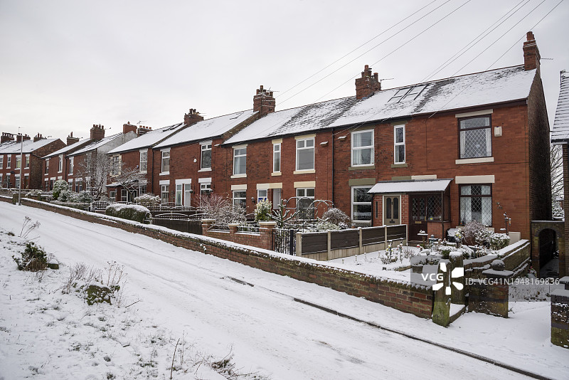 英格兰大曼彻斯特斯托克波特Marple的红砖排屋图片素材