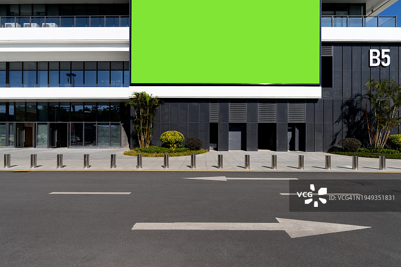 建筑物内大型户外广告屏图片素材