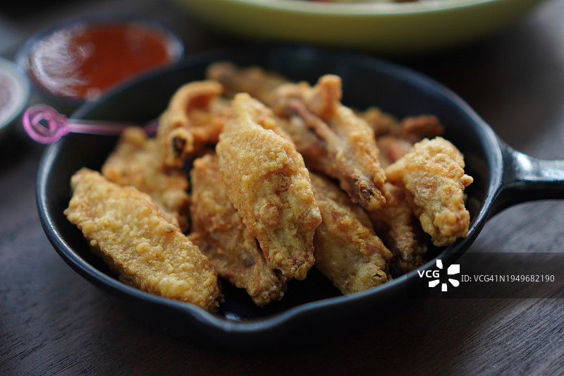 香脆炸鸡配鱼露图片素材