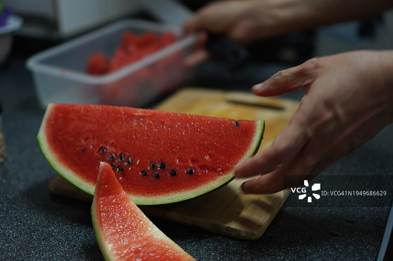 刀分解西瓜图片素材