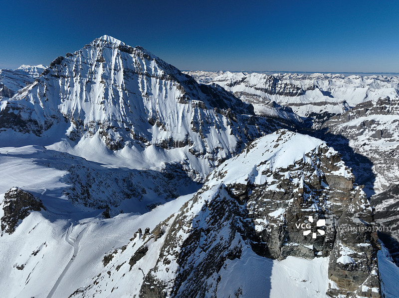 雪山航拍图片素材
