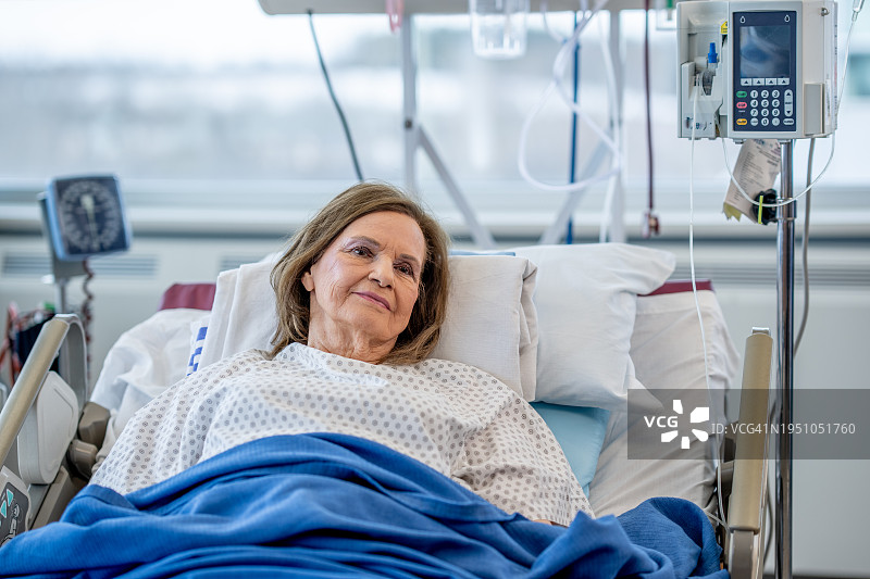 在医院里的老年人图片素材