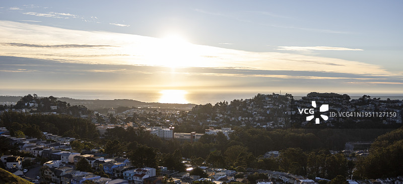旧金山双峰的太平洋日落图片素材