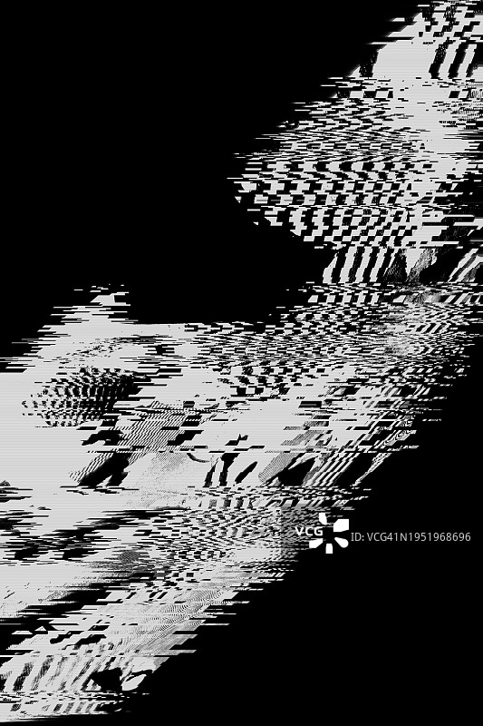 黑白故障效果背景，抽象Grunge噪声边框叠加效果，视频损坏错误，数字信号失真可视化，随机白线和形状，电视技术问题图片素材