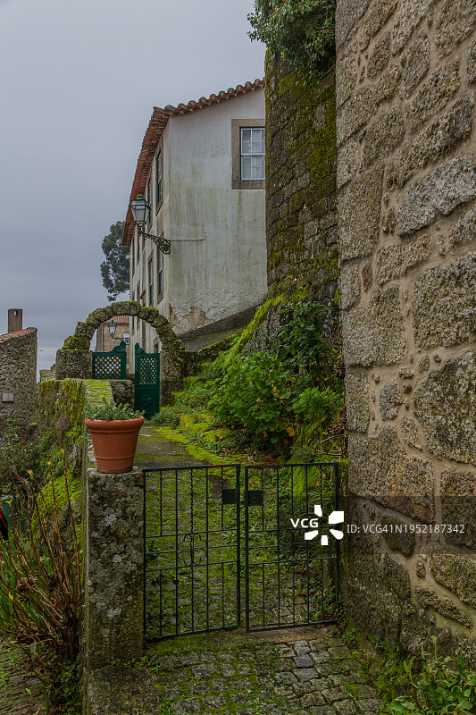 葡萄牙蒙桑托的巷子图片素材