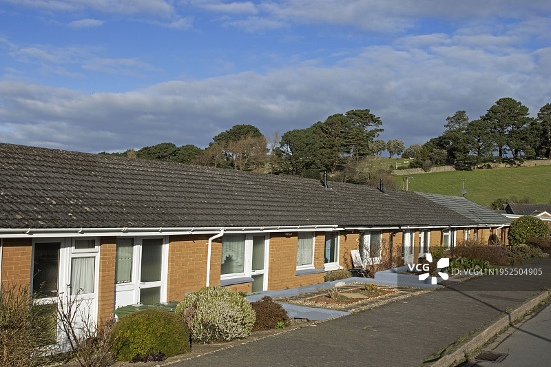 伊尔fracombe的简易别墅和天际线的俯视图图片素材