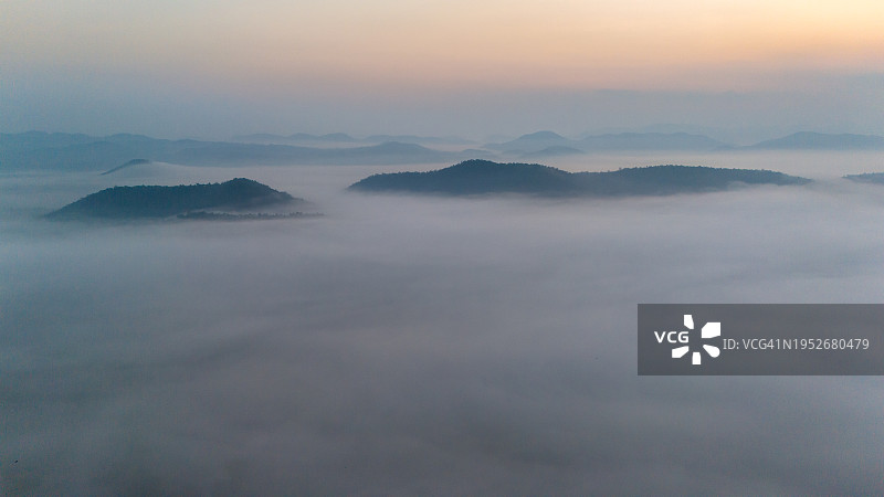泰国南奔府黎县日出前的 Landscape 美景图片素材