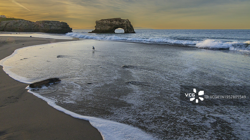 日落时分美国自然桥州立海滩海景图片素材