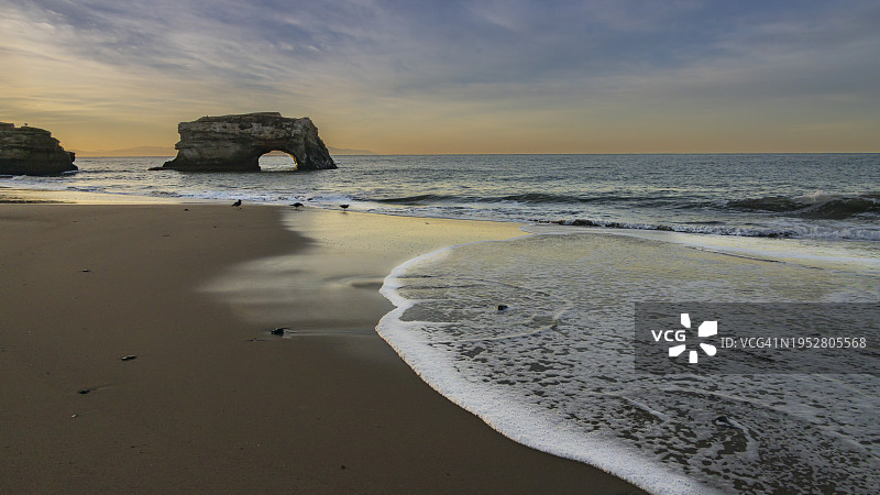 日落时分美国自然桥州立海滩海景图片素材