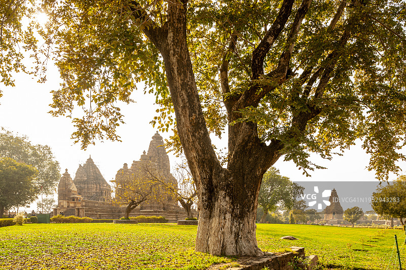 印度卡久拉霍的拉克什玛纳神庙图片素材