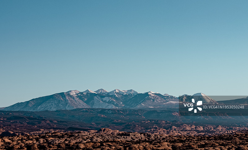 美国犹他州拉萨尔雪山晴空美景图片素材
