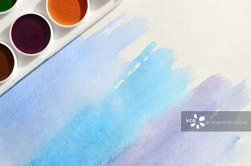 桌上彩色颜料俯视图图片素材