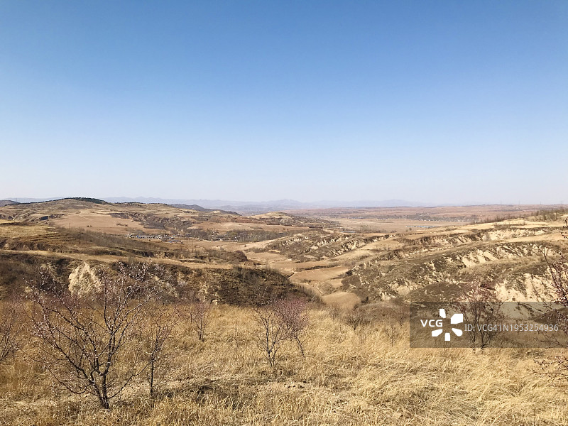 辽宁朝阳的晴空沙漠风光，中国图片素材